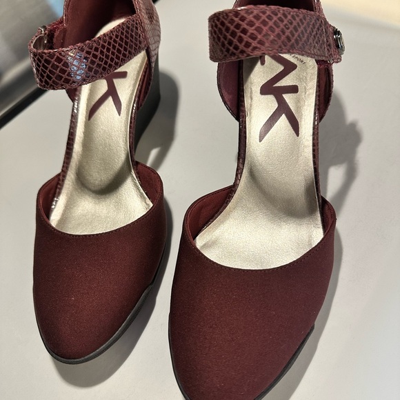 Anne Klein Red Heels with Ankle Strap and Suede Finish - Picture 3 of 12